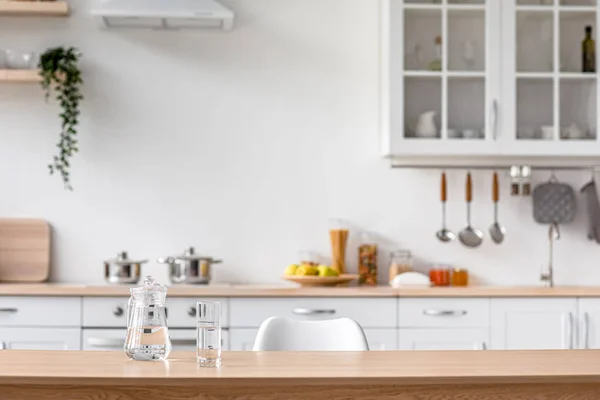 Interno della moderna cucina scandinava minimalista e assistenza sanitaria a casa, spazio libero — Foto Stock