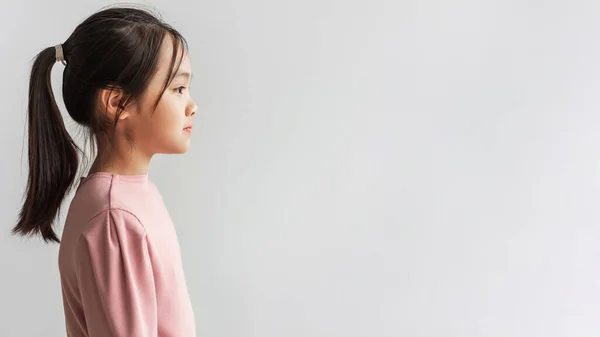 Profile Portrait Of Serious Asian Girl Looking Aside, Gray Background — Stock Photo, Image