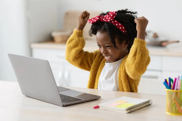 Cute Black Preteen Girl Using Laptop At Home And Celebrating Success — Stock Photo, Image