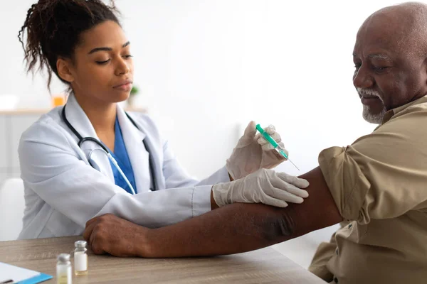 Senior Patient Getting Vaccinated Sitting In Medical Center — Stock Photo, Image