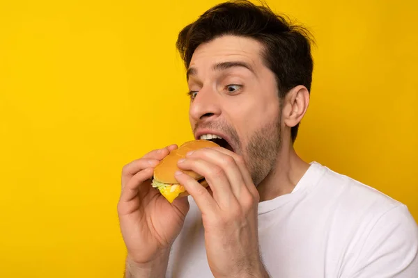 Funny Hungry Guy Holding Burger Biting Sandwich At Studio — Stock Photo, Image