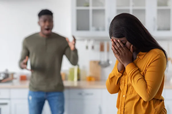 Psychological Violence. Black Young Woman Covering Face While Boyfriend Shouting At Her — Stock Photo, Image