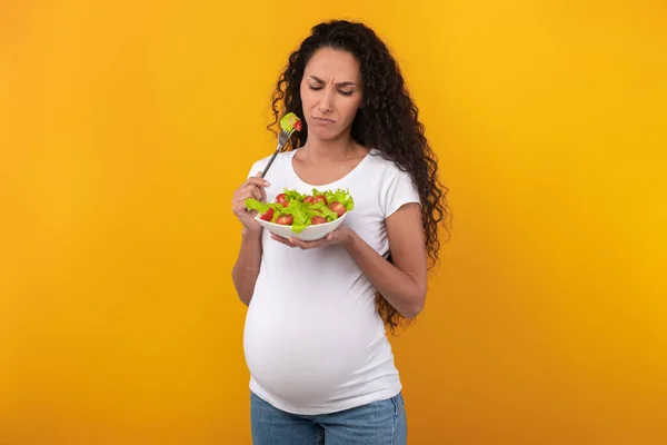 Portrait of Sad Pregnant Lady Holding Plate With Vegetable Salad — Stock Photo, Image