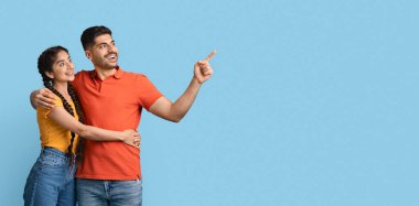 Teklifi kontrol et. Mutlu Ortadoğu Çiftleri Kucaklaşır ve Yan Taraf Tutar