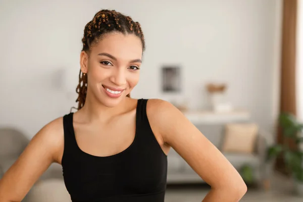 Happy African American Woman With Braided Hairstyle Posing At Home — Stock Photo, Image