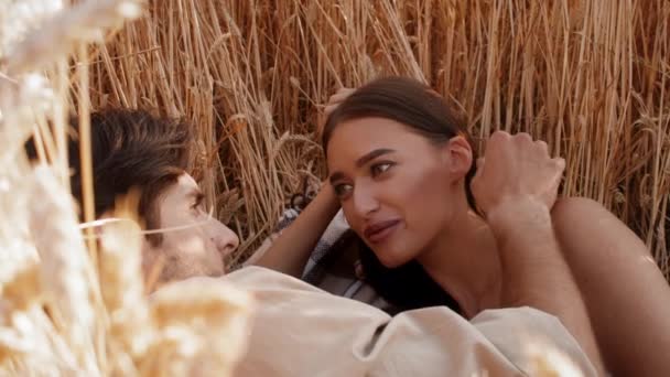 Outdoor Date. Young Romantic Couple Relaxing Together In Wheat Field Stock Video