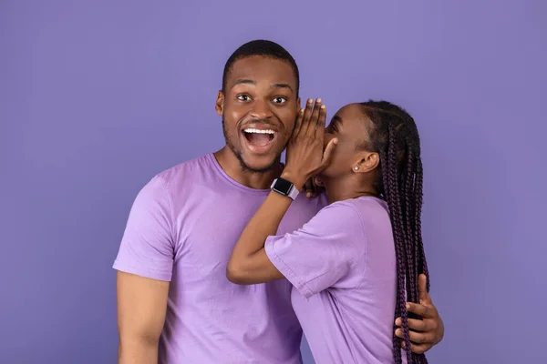 Black Woman Sharing News With Shocked Boyfriend Whispering To Ear — ストック写真