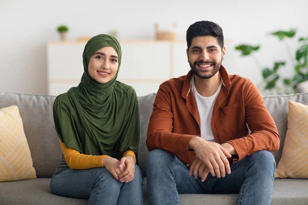 Cheerful Married Middle Eastern Couple Sitting On Sofa At Home — Stock Photo, Image