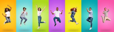 Neşeli çok ırklı insanlar renkli arka planlarda zıplıyorlar, kolaj seti