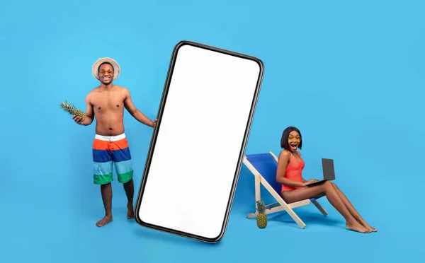 Vacation. Cheerful people showing big white empty smartphone — Stockfoto