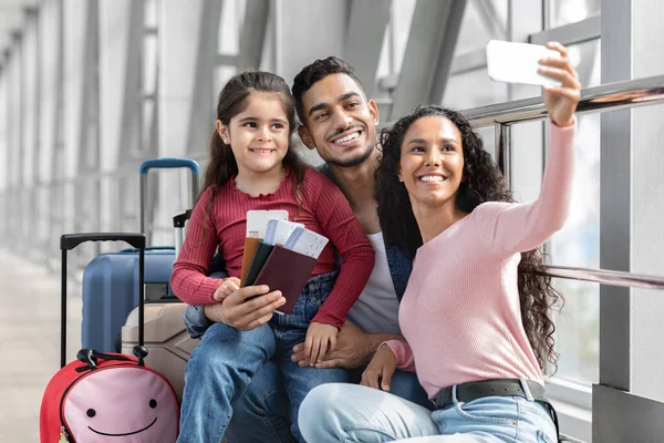 Airport Selfie . Happy Middle Eastern Family Of Three Taking Photo With Smartphone — Stockfoto