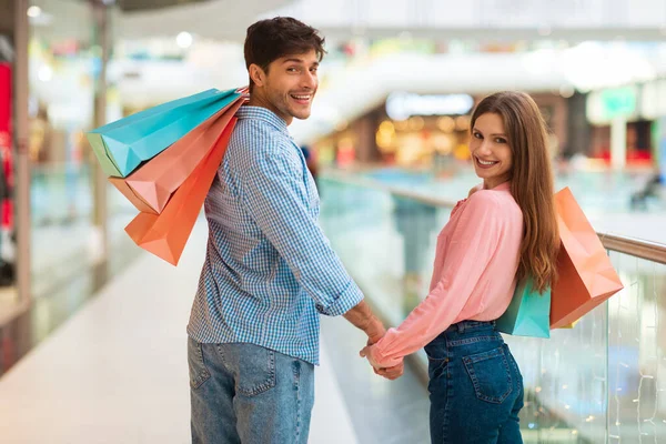Spouses Shopping Holding Hands Turning Head To Camera In Hypermarket — Stockfoto