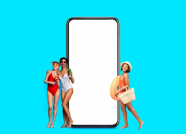 Summer Party. Group Of Multiethnic Women In Swimsuits Posing Near Blank Smartphone — Stockfoto