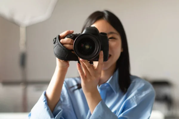 Portrait Of Smiling Asian Woman Holding Camera Taking Photo — Fotografia de Stock