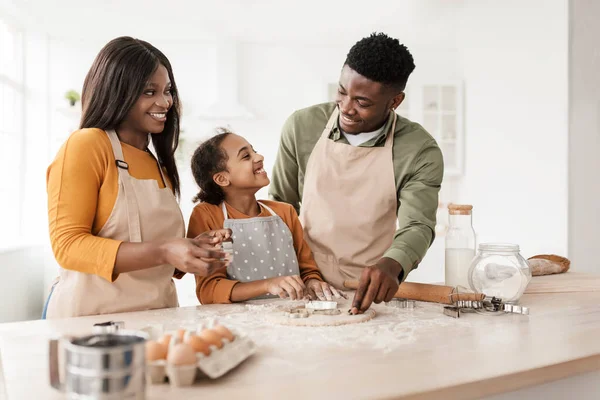 Joyful African Family Baking Pastry Together Making Cookies In Kitchen — Stok fotoğraf