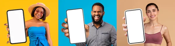 Усміхнені Багатоетнічні Люди Показують Мобільні Телефони Білими Порожніми Дисплеями Рекомендують — стокове фото