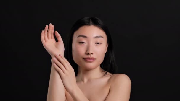 Concepto Mimos Corporales Estudio Retrato Joven Hermosa Mujer Asiática Con — Vídeos de Stock