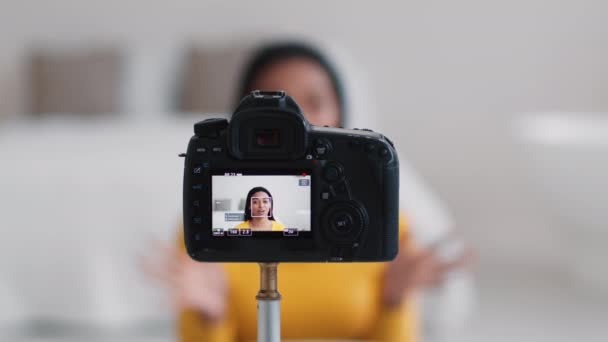 Ocupação Moderna Estilo Vida Close Tela Câmera Digital Com Jovem — Vídeo de Stock