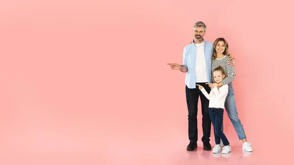 Family Three Pointing Fingers Smiling Smiling Camera Standing Pink Background — 스톡 사진