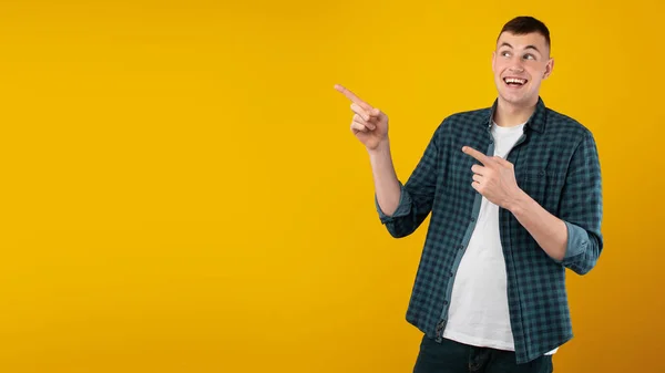 Happy Millennial Man Pointing Fingers Aside Free Space Text Álló — Stock Fotó
