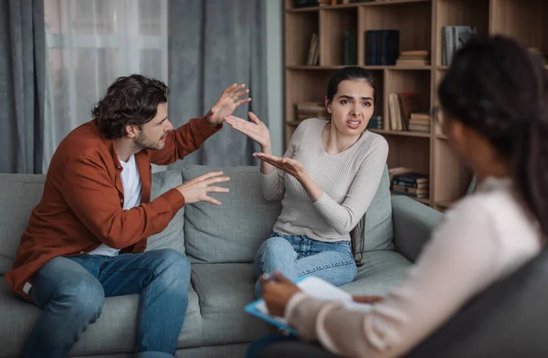 Angry Unhappy Millennial European Husband Wife Arguing Consultation Black Doctor — Stock Photo, Image