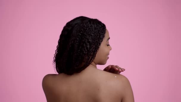 Testgondozás Táplálkozás Visszapillantás Kép Fiatal Eléggé Felismerhetetlen Afro Amerikai Hölgy — Stock videók