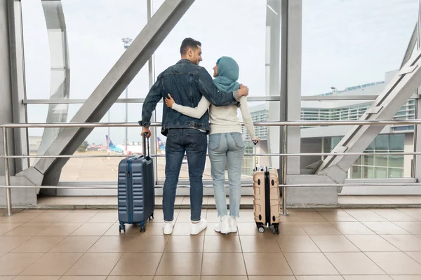 Romantic Travel Loving Muslim Couple Standing Suitcases Window Airport Happy — Stock Photo, Image