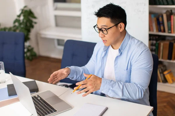 2018 Side View Asian Man Making Video Call Laptop Computer — 스톡 사진