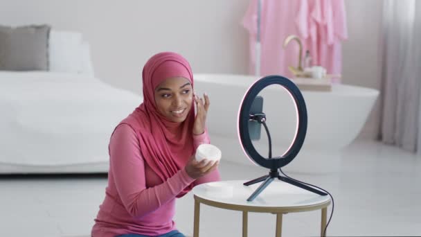 Beauty Care Blog Young Pretty African American Muslim Lady Wearing — Stockvideo