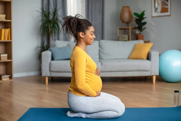 Satisfied Peaceful Calm Young Pregnant African American Woman Sits Mat — Foto de Stock