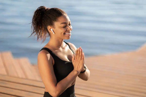 Closeup Peaceful Beautiful Young African American Athletic Lady Black Sportswear — Stock Photo, Image