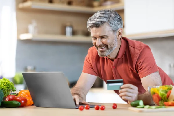 Cheerful Grey Haired Middle Aged Man Buying Food Online Using — Stockfoto