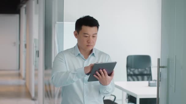 Digital Documentation Concept Concentrated Middle Aged Asian Businessman Surfing Tablet — Stockvideo