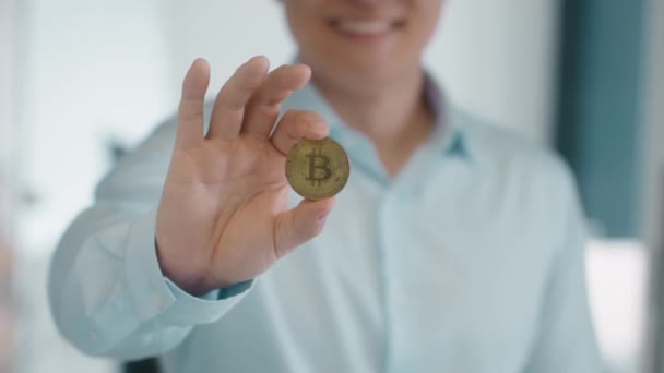 Crypto Trading Concept Unrecognizable Successful Businessman Showing Golden Bitcoin Camera – Stock-video