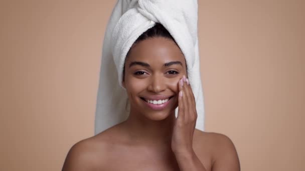 Skin Pampering Close Portrait Young African American Woman Towel Head — 图库视频影像
