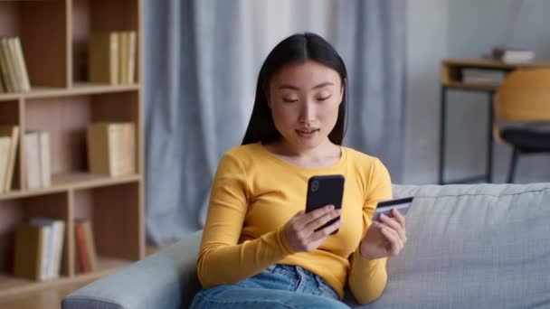 Commerce Concept Young Peaceful Asian Lady Making Online Transaction Mobile — Vídeo de Stock