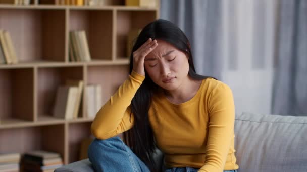 Migraine Concept Indoors Portrait Young Asian Woman Suffering Acute Headache — Stok video