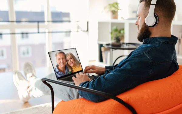 Online Call Millennial Man Using Laptop Virtual Call Senior Parents — Stockfoto