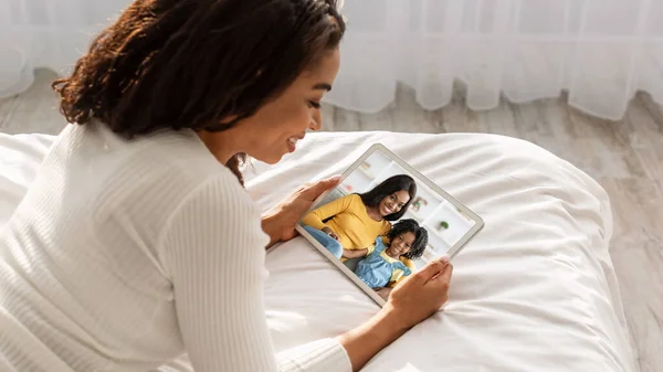 Black Woman Using Digital Tablet Video Call Family While Lying — Stockfoto