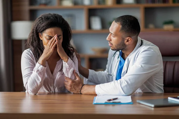 Handsome Middle Eastern Man General Practitioner Consoling Crying Sick African — Stockfoto
