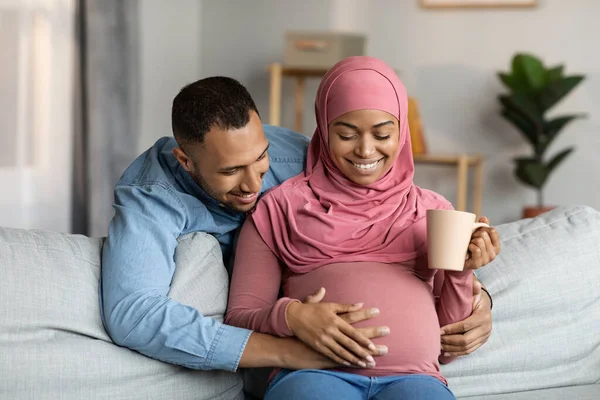 Happy Black Pregnant Muslim Couple Spending Time Together Home Romantic — Foto de Stock
