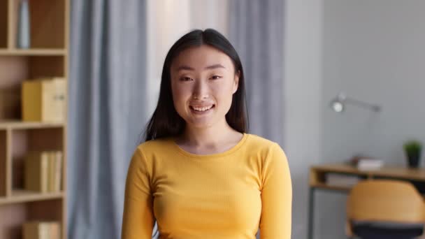 Youth Everyday Lifestyle Close Portrait Young Happy Asian Woman Smiling — Vídeo de stock