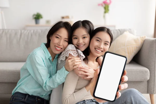 Happy Asian Grandmother Mother Daughter Embracing Showing Big Blank Smartphone — Foto Stock