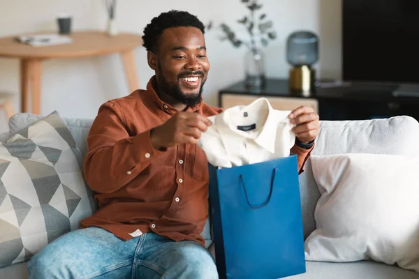 Shopping Delivery Happy African American Guy Unpacking Shopper Bag Holding — Photo