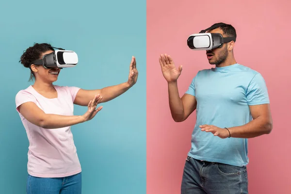 Young Black Spouses Headset Touching Air Virtual Reality Experience Man — Stock Photo, Image