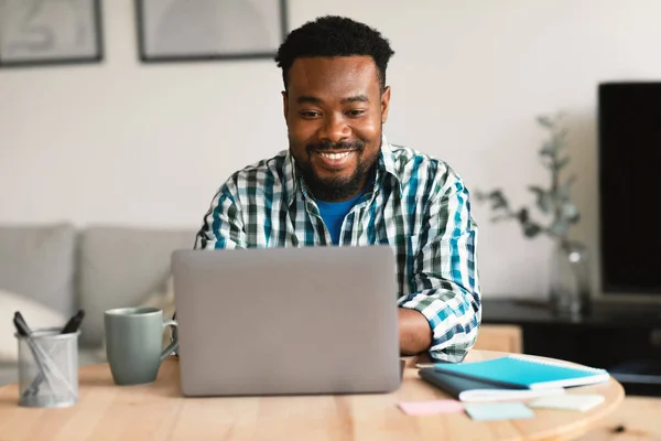 Happy Black Man Using Laptop Computer Browsing Internet Working Online — Foto de Stock