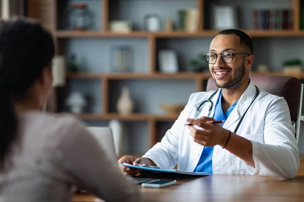 Cheerful Handsome Middle Eastern Man Doctor Consulting Unrecognizable African American — Φωτογραφία Αρχείου