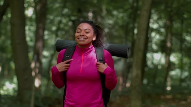 Hiking Hobby Concept Outdoor Portrait Happy African American Woman Tourist — Wideo stockowe