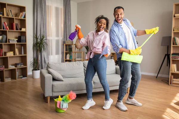 Joyful African American Spouses Having Fun Doing Chores Together Singing — Fotografia de Stock