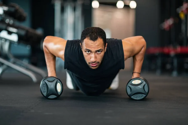 Young African American Sportsman Making Push Exercise Dumbbells Muscular Black — Φωτογραφία Αρχείου